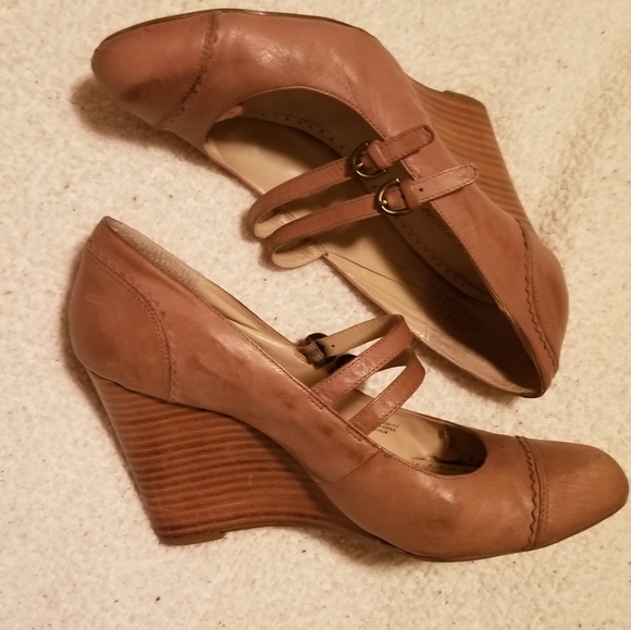 Womens shoes - Picture 2 of 3